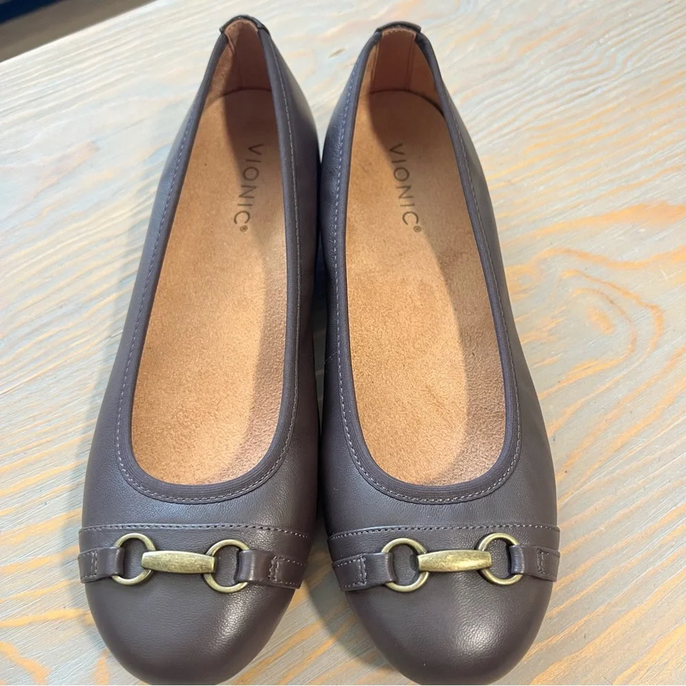 VIONIC DELANIE FLAT size 8 in chocolate brown leather